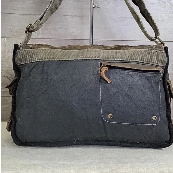 Bed Stu Hawkeye Waxed Canvas Messenger Bag - Picture 4 of 5